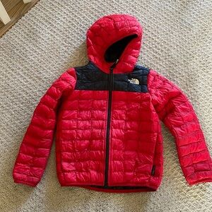 The North Face Kids ThermoBall Eco Puffer Jacket Red